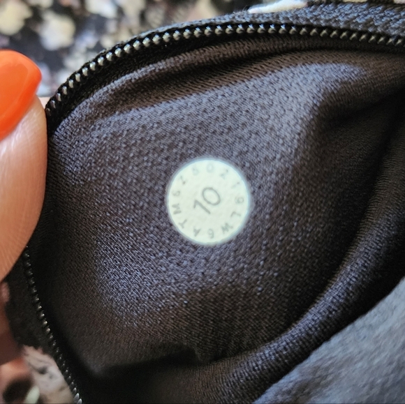 Lululemon Capri Floral mesh back and pockets size 10 - Picture 6 of 6